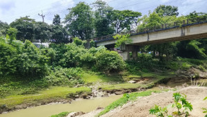 সেতুর নিচ থেকে মাটি কাটায় ৪০ হাজার টাকা জরিমানা