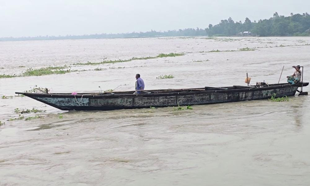 উজানের ঢলে কুড়িগ্রামে বন্যা আতঙ্ক, তীব্র হচ্ছে নদীভাঙন