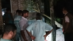 নাটোরে নিজ ঘরে মিলল বৃদ্ধের গলাকাটা লাশ