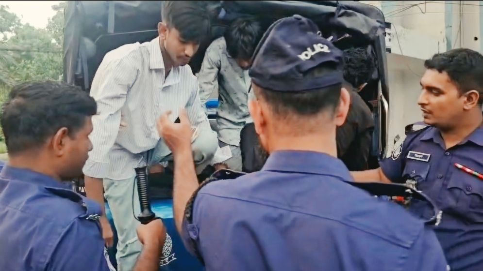 সাভারে মিছিলের প্রস্তুতির সময় আওয়ামী লীগের ৬ সমর্থক আটক