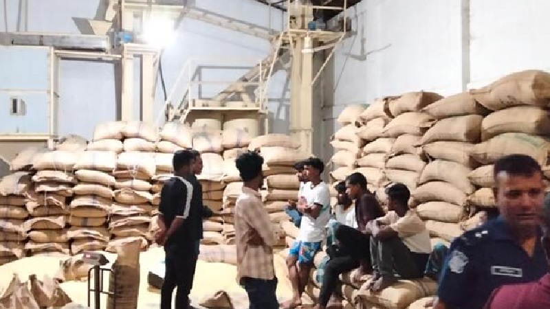 খাদ্যবান্ধব কর্মসূচির সাড়ে ৩৩ টন চাল উদ্ধার, আটক ১
