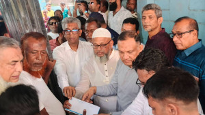 ভৈরবে অগ্নিকাণ্ডে ক্ষতিগ্রস্ত ১৩ পরিবার পেল সহায়তা