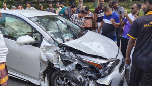 রাবি শিক্ষার্থীর গাড়িচাপায় রিকশাচালকের মৃত্যু, আহত ২