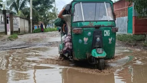 আখাউড়া-কসবা সড়কে উন্নয়ন কাজের ধীরগতিতে ভোগান্তি চরমে