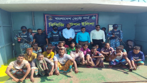ভোলায় কোস্ট গার্ডের অভিযানে ১৮ জেলে আটক, ৩ লাখ মিটার জাল জব্দ