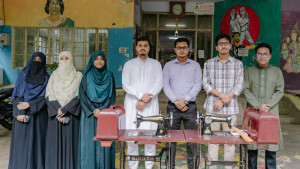 চবিতে সেলাই মেশিন বিতরণ