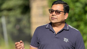 গ্রামবাসী গান গাওয়ার ‘অপরাধে’ মনির খানকে মেরেছিলেন