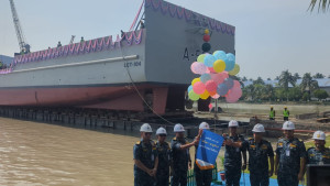 খুলনা শিপইয়ার্ডে নৌবাহিনীর তৃতীয় এলসিটির লঞ্চিং