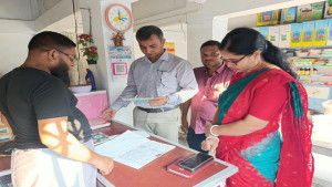 কয়রায় ভ্রাম্যমাণ আদালতে দুই সার ব্যবসায়ীকে জরিমানা