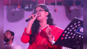 শারদীয় দুর্গাপূজার নতুন গানে স্নেহা