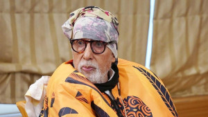 অমিতাভ বচ্চন শুটিংয়ে পিছলে পড়ে গুরুতর আহত