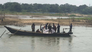 সোমেশ্বরীতে নৌকা ডুবে বালু শ্রমিকের মৃত্যু