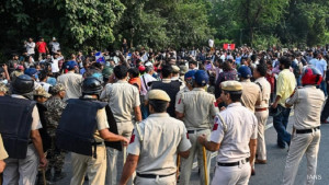 দিল্লির যন্তর-মন্তরে বিক্ষোভ করতে গিয়ে সিজেপি নেতারা আটক