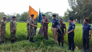 আটক দুই পুলিশ সদস্যকে বিজিবির কাছে হস্তান্তর বিএসএফের