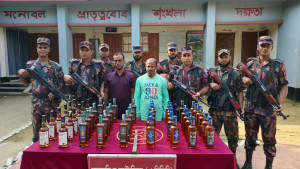 গারো পাহাড়ে ভারতীয় মদসহ আটক ২
