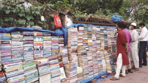 আসল বইয়ের প্রচ্ছদে নকলের রমরমা বাণিজ্য
