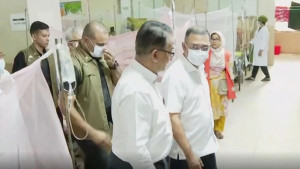 প্রধানমন্ত্রীর আকস্মিক পরিদর্শনে নিজ কক্ষে ধূমপানের দায়ে সহকারী অধ্যাপক বরখাস্ত