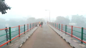 সিরাজগঞ্জে ভোরের কুয়াশা জানান দিচ্ছে শীতের আগমনী বার্তা