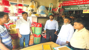 সিরাজগঞ্জে বেশি দামে গ্যাস সিলিন্ডার বিক্রির দায়ে জরিমানা