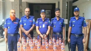 সিরাজগঞ্জের একটি বাড়ি থেকে ২০ লিটার মদ উদ্ধার
