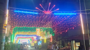 শারদীয় দুর্গাপূজা উপলক্ষে বর্ণিল সাঝে সেজেছে সিরাজগঞ্জ