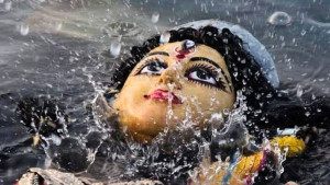 অশ্রু-ভালোবাসায় দেবী দুর্গার বিদায়
