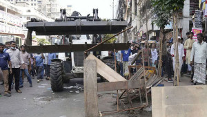 উচ্ছেদের ঘণ্টা না পেরোতেই ফুটপাতে দোকান