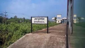 ঘোড়াশালে ট্রেনের ধাক্কায় প্রাণ গেল মা-মেয়ের