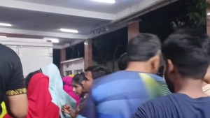 বকেয়া বেতনের দাবিতে সি স্টেজ কারখানায় শ্রমিকদের কর্মবিরতি