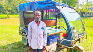 অজ্ঞান করে অটোরিকশা ছিনতাই, ব্যাটারি খুলে ফেলে গেল চোরেরা