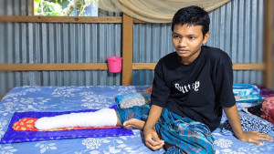 ট্রাকের চাকায় পিষ্ট পা, অসহনীয় যন্ত্রণায় দিন কাটছে আশরাফুলের