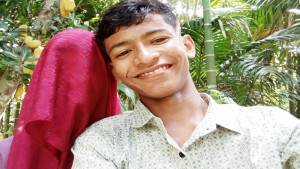অন্তরঙ্গ মুহূর্তের ভিডিও ধারণ করে গৃহবধূক শারীরিক সম্পর্কে বাধ্য করে সাব্বির