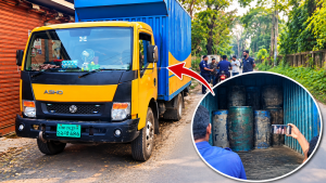 লালমোহনে কাভার্ডভ্যানসহ ৯ হাজার লিটার অপরিশোধিত সয়াবিন তেল জব্দ