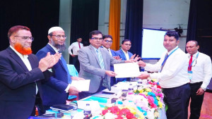 অর্জনের মুকুটে নতুন পালক, উজ্জ্বল সোনালী ব্যাংকের লালমোহন শাখা