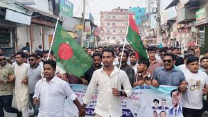 লালমোহনে নবগঠিত ছাত্রদলের আনন্দ মিছিল