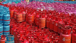 এলপিজির দামে নৈরাজ্য, নিয়ন্ত্রণহীন বাজার