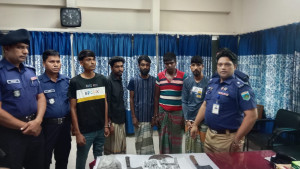 পাবনার ফরিদপুরে ইয়াবা-গাঁজা ও দেশীয় অস্ত্রসহ গ্রেপ্তার ৫