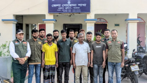 পাবনায় চার অস্ত্র ব্যবসায়ী গ্রেপ্তার, উদ্ধার ৫ আগ্নেয়াস্ত্র
