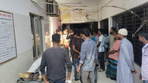 হাটের মধ্যে  দুর্বৃত্তদের গুলিতে খুন ইজারাদার ও তার ভাগ্নে