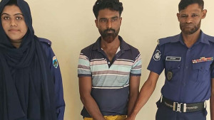 পাবনার ফরিদপুরে ১১টি দেশীয় অস্ত্রসহ চরমপন্থী কমান্ডার গ্রেপ্তার