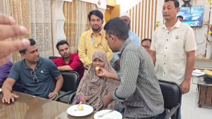 মাকে রাখতে চাননি যে ছেলে, আদালতের নির্দেশে নিলেন দায়িত্ব