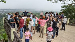 দুর্গাপূজার ছুটিতে পাহাড়ে পর্যটকের ভিড়, আবাসন সংকট