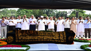 সালাহউদ্দিন আহমেদের জানাজায় অংশ নিলেন প্রধানমন্ত্রী