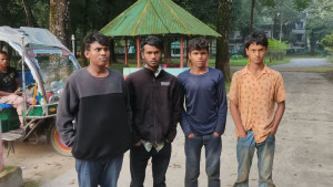 তেঁতুলিয়ায় ভারতে যাওয়ার পথে ৪ তরুণ আটক