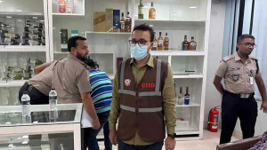 সালমান মুক্তাদিরের শ্বশুরের ৪ মদের গুদাম সিলগালা
