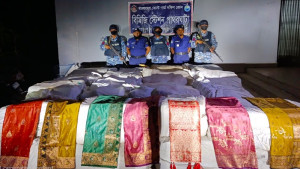 শুল্ক ফাঁকি দিয়ে আনা ৬ কোটি ৮০ লাখ টাকার শাড়ি-থ্রি-পিস উদ্ধার