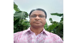 পেনশনের অর্থ পেতে দপ্তরে দপ্তরে ঘুরছেন অবসরপ্রাপ্ত শিক্ষকরা