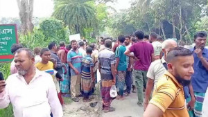 মহাসড়ক পার হতে গিয়ে প্রাণ গেল বৃদ্ধ দম্পতির