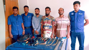 চরফ্যাশনে অস্ত্রসহ আন্তঃজেলা ডাকাত দলের তিন সদস্য গ্রেপ্তার