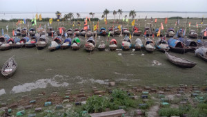 মধ্যরাত থেকে মাছ ধরায় ২২ দিনের নিষেধাজ্ঞা: তজুমদ্দিনে খাদ্য সহায়তা যথাসময়ে দেওয়ার দাবি জেলেদের